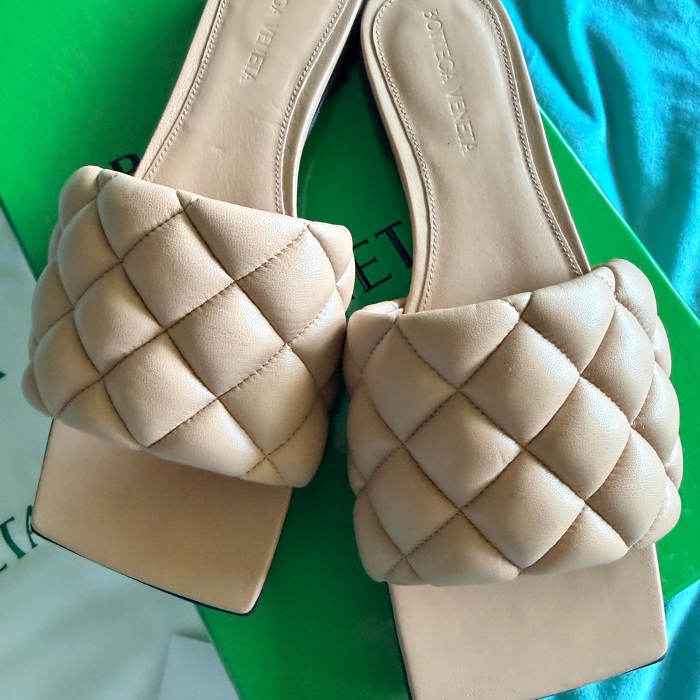 Bottega Veneta Quilted Padded Slide Sandals in Beige - Picture 2 of 8